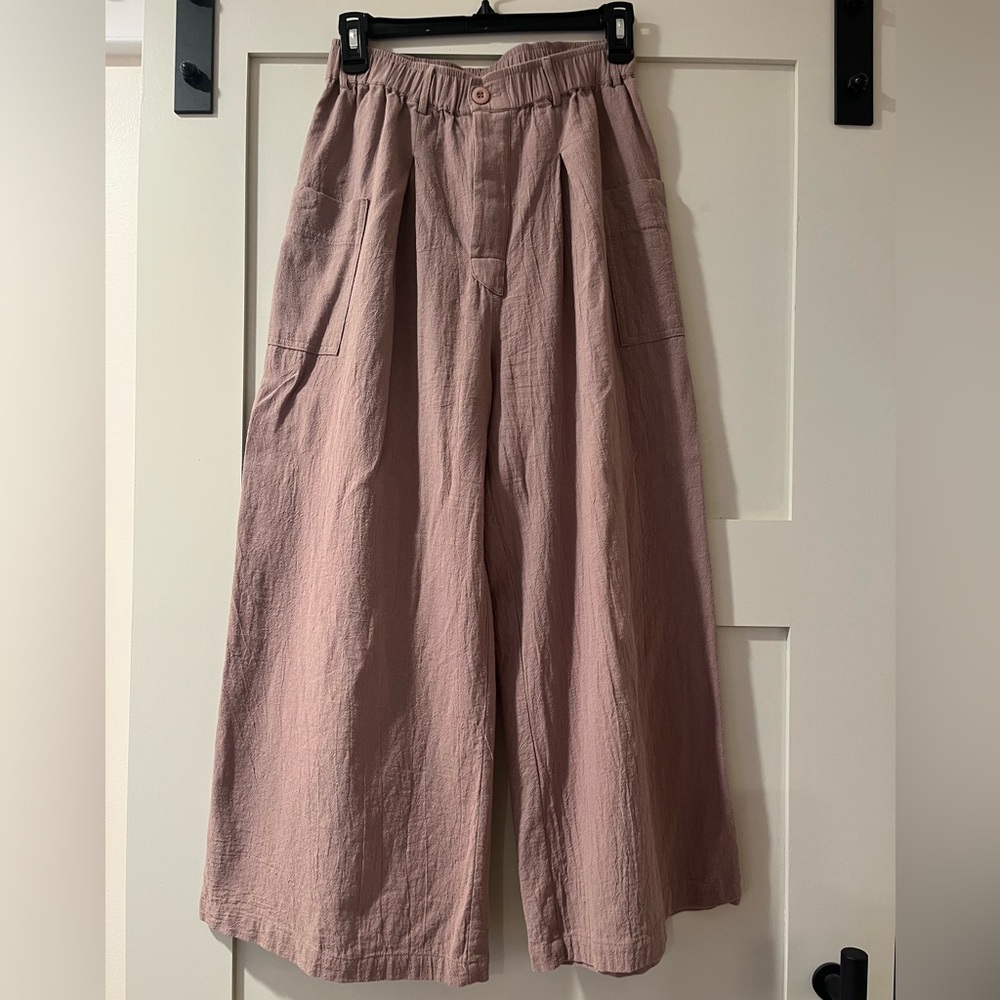 Women’s Wide-Leg crop Pants; tan. Light and comfy! Size Medium.